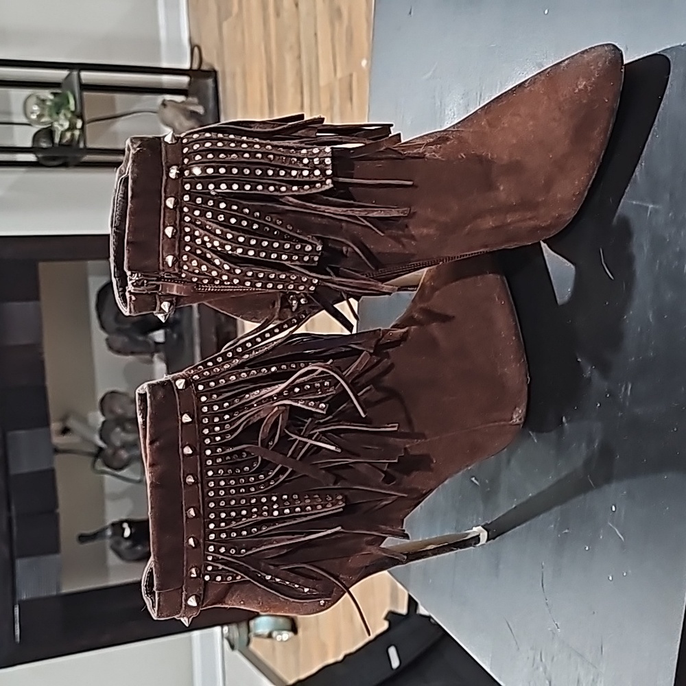Cocoa size 8.5 fringed bootie